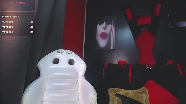 Snapshot of sweet__thang chatting on 03.18.25 sweet thang online show from 03.18.25