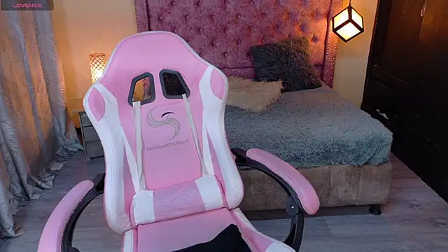 Snapshot of sweet__thang chatting on 10.23.25 sweet thang online show from 10.23.25