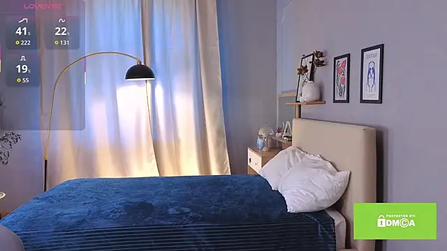 Snapshot of blue_fog chatting on 10.21.25 blue fog online show from 10.21.25