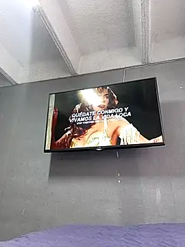 DaphneRosses online show from 09.29.25