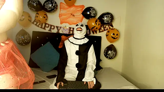 Snapshot of Kymberlyandlucas2 chatting on 10.09.25 Kymberlyandlucas2 online show from 10.09.25