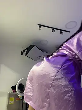 AlesiaCooper online show from 10.18.25