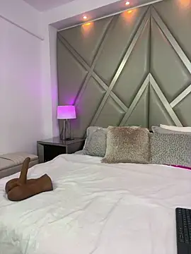 AlesiaCooper online show from 12.15.25