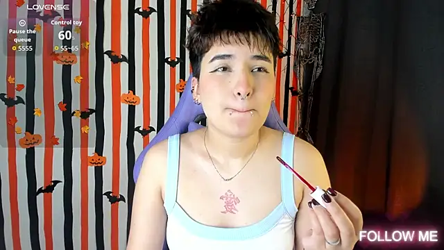 emma cute7 online show from 10.24.25