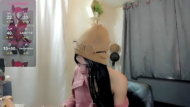 Snapshot of AteneaTaylor chatting on 10.22.25 AteneaTaylor online show from 10.22.25