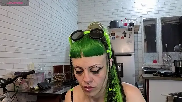 Snapshot of freyaa_sorcerees chatting on 10.10.25 freyaa sorcerees online show from 10.10.25