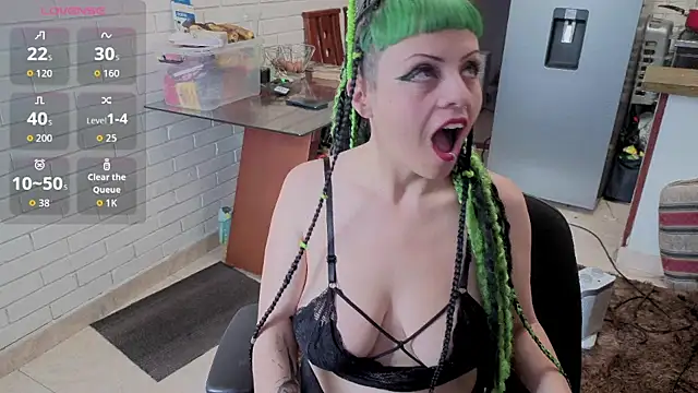 Snapshot of freyaa_sorcerees chatting on 10.27.25 freyaa sorcerees online show from 10.27.25