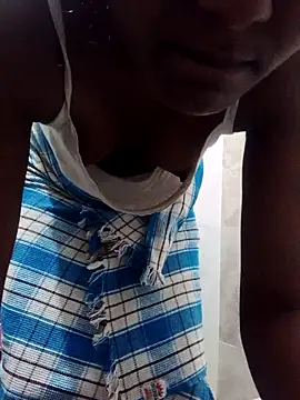 Snapshot of naughtyreva chatting on 03.09.25 naughtyreva online show from 03.09.25