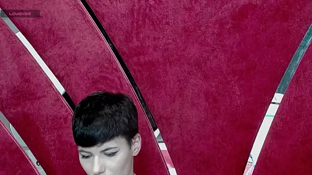 Roxxy Rouge online show from 10.25.25