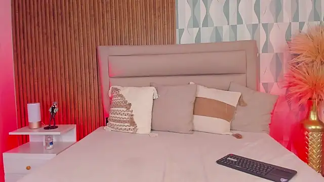 Snapshot of FatimaEvans chatting on 10.31.25 FatimaEvans online show from 10.31.25