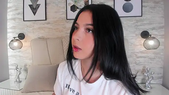 Snapshot of kanna_02 chatting on 10.24.25 kanna 02 online show from 10.24.25