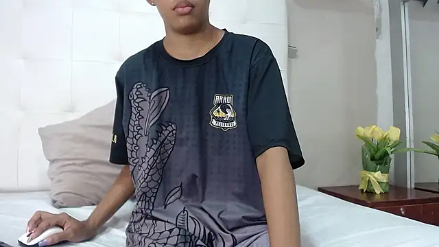 Snapshot of willow_smitt chatting on 10.08.25 willow smitt online show from 10.08.25