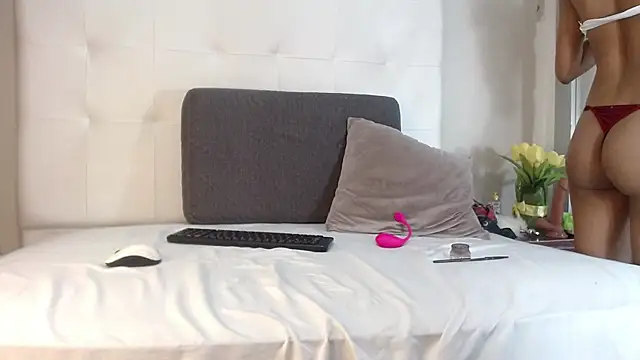 Snapshot of willow_smitt chatting on 10.09.25 willow smitt online show from 10.09.25