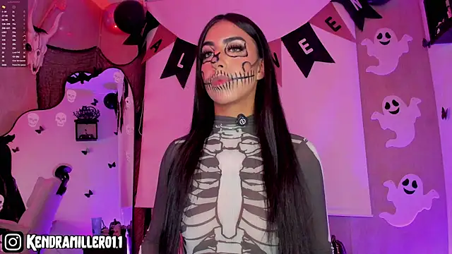 Snapshot of Kendramillerr_1 chatting on 10.20.25 Kendramillerr 1 online show from 10.20.25