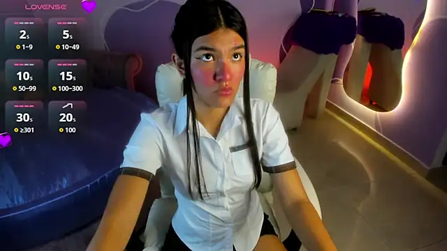 auroracute02 online show from 09.27.25