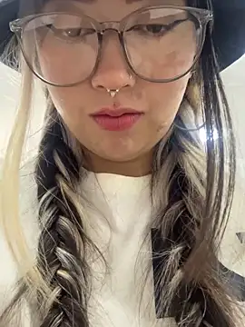 VictoriaGerard Pink online show from 10.16.25