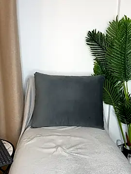 Eire Spencer online show from 12.04.25