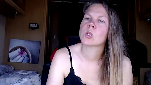 CallMeMaria online show from 01.05.25