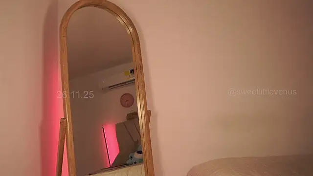 sweetlittlevenus online show from 11.26.25