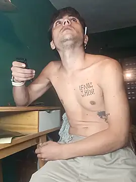 Snapshot of RodriiAmatto chatting on 04.08.26 RodriiAmatto online show from 04.08.26