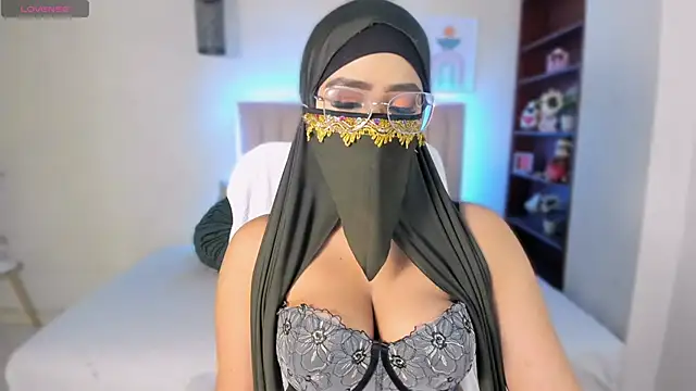 Snapshot of Sasha_Anaan chatting on 10.14.25 Sasha Anaan online show from 10.14.25