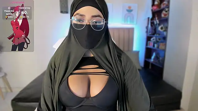 Snapshot of Sasha_Anaan chatting on 11.08.25 Sasha Anaan online show from 11.08.25