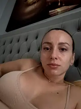 AlexisWhit online show from 10.05.25