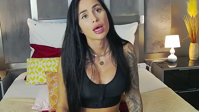 LaraVos online show from 10.22.25