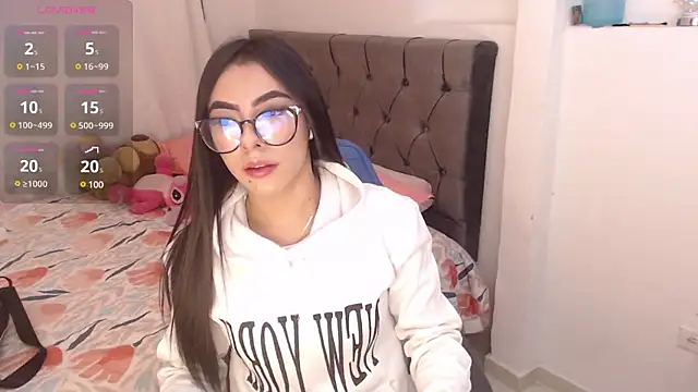 Yasminsmith   online show from 03.11.25