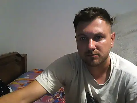 Snapshot of hugedickedd chatting on 06.09.26 hugedickedd online show from 06.09.26