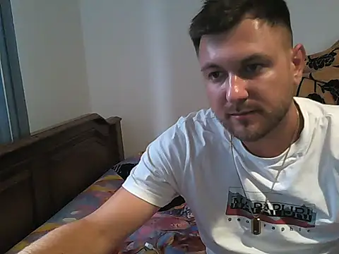 Snapshot of hugedickedd chatting on 06.11.26 hugedickedd online show from 06.11.26