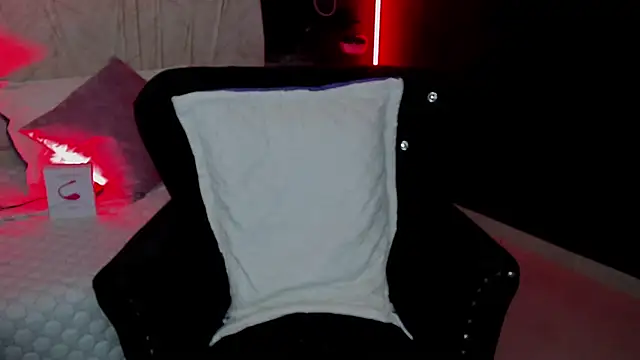 Lilith Thompson online show from 03.13.25