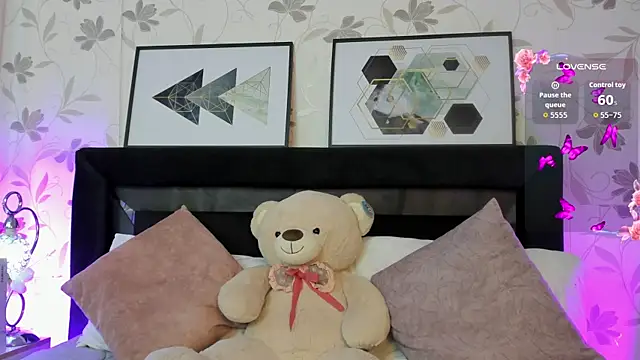 Lilith Thompson online show from 09.23.25