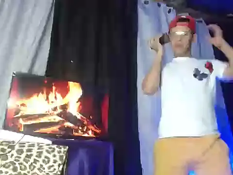 Snapshot of Hidden_Fantasies chatting on 11.05.25 Hidden Fantasies online show from 11.05.25