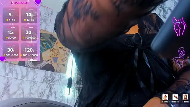 Snapshot of Dayana_20cm chatting on 02.01.26 Dayana 20cm online show from 02.01.26