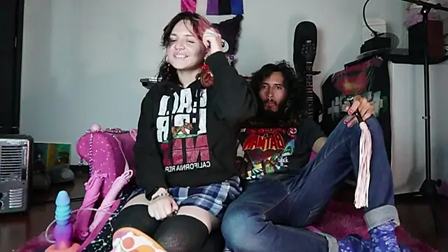 Snapshot of Devil_And_Princess chatting on 10.03.25 Devil And Princess online show from 10.03.25