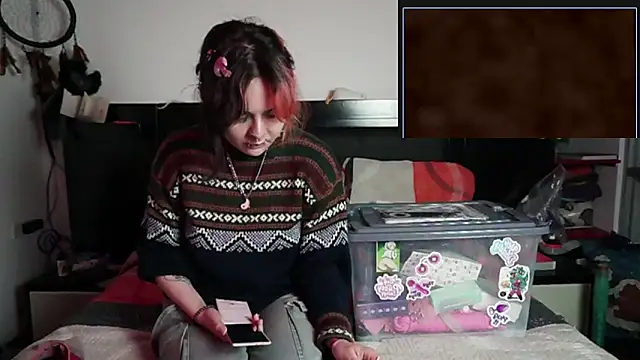 Snapshot of Devil_And_Princess chatting on 10.18.25 Devil And Princess online show from 10.18.25