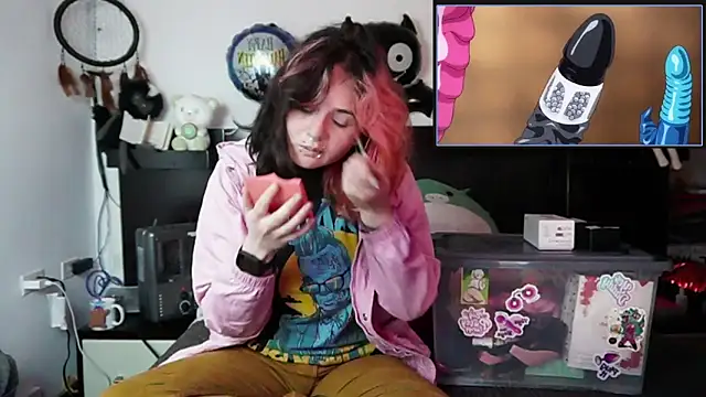 Snapshot of Devil_And_Princess chatting on 10.24.25 Devil And Princess online show from 10.24.25