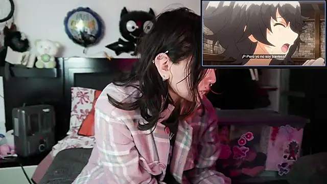 Snapshot of Devil_And_Princess chatting on 10.29.25 Devil And Princess online show from 10.29.25