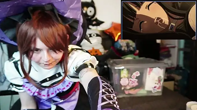 Snapshot of Devil_And_Princess chatting on 11.01.25 Devil And Princess online show from 11.01.25