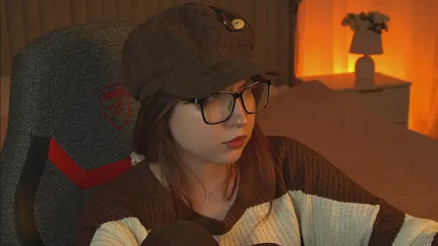 Snapshot of MemoryCadence chatting on 10.04.25 MemoryCadence online show from 10.04.25