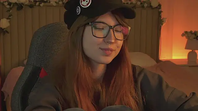 Snapshot of MemoryCadence chatting on 10.09.25 MemoryCadence online show from 10.09.25