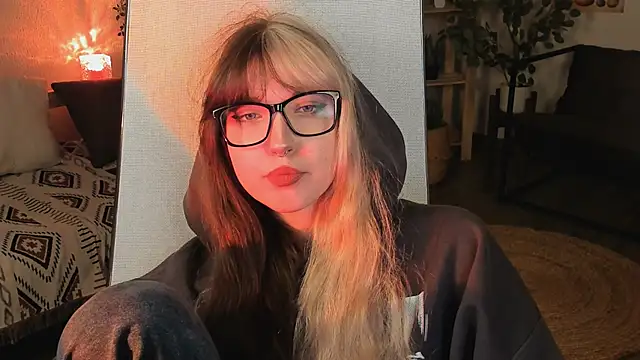 Snapshot of MemoryCadence chatting on 10.19.25 MemoryCadence online show from 10.19.25