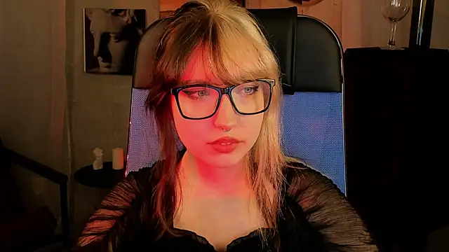 Snapshot of MemoryCadence chatting on 10.22.25 MemoryCadence online show from 10.22.25