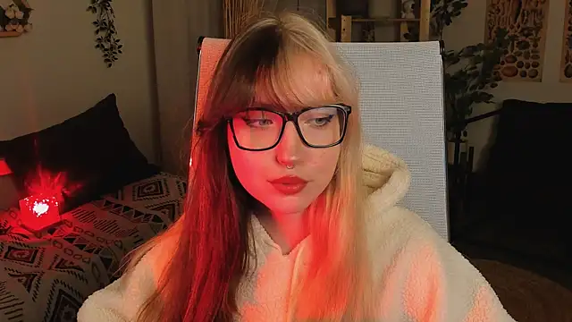 Snapshot of MemoryCadence chatting on 10.26.25 MemoryCadence online show from 10.26.25