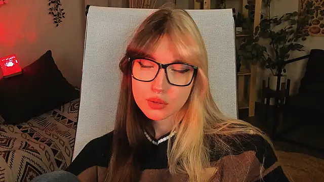 Snapshot of MemoryCadence chatting on 10.29.25 MemoryCadence online show from 10.29.25