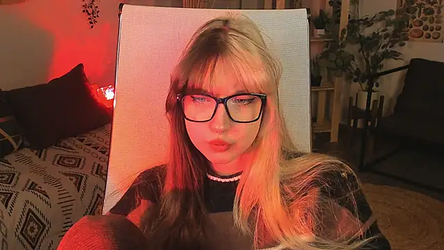 Snapshot of MemoryCadence chatting on 11.05.25 MemoryCadence online show from 11.05.25