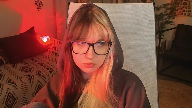 Snapshot of MemoryCadence chatting on 11.06.25 MemoryCadence online show from 11.06.25