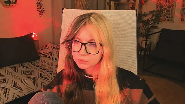 Snapshot of MemoryCadence chatting on 11.09.25 MemoryCadence online show from 11.09.25