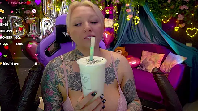 Snapshot of BlackedBarbie chatting on 06.18.26 BlackedBarbie online show from 06.18.26